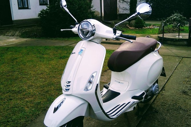 Vespa Rental in Prague - Key Points