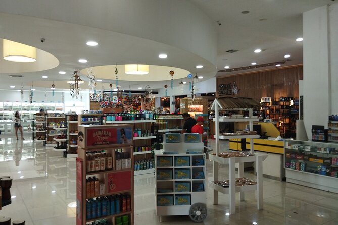 World Mart Souvenirs Store - Free Pick-up / Drop-off - Overview and Experience