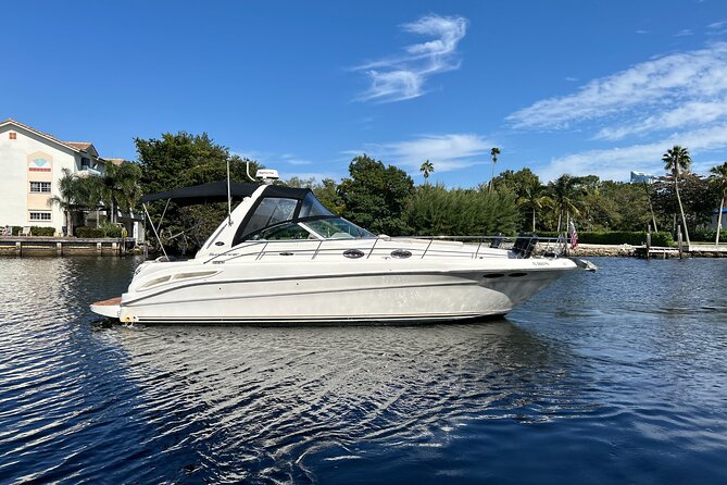 2 Hour Serenity and Scenic Yacht Tour With Champagne