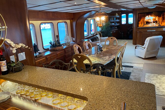4 Course Dinner Cruise Plus Eco Tour on Luxury Yacht in Sitka