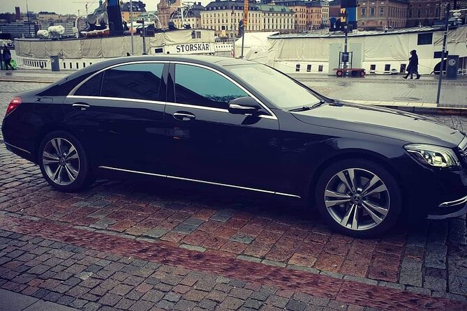 Airport Limousine Transfer: Arlanda Airport to Seaport in Stockholm 1-3 Passengers