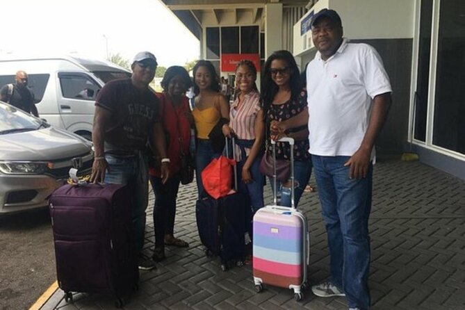 Airport Transfer to Ocho Rios Hotels (Round-Trip) - Vehicle Features