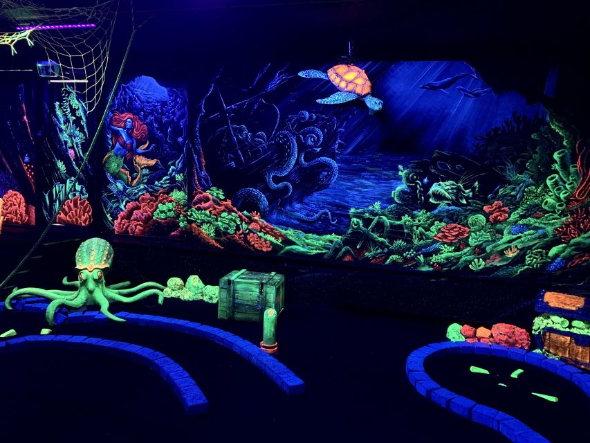 Amsterdam: 12-Hole Glow-in-the-Dark Mini-Golf Experience