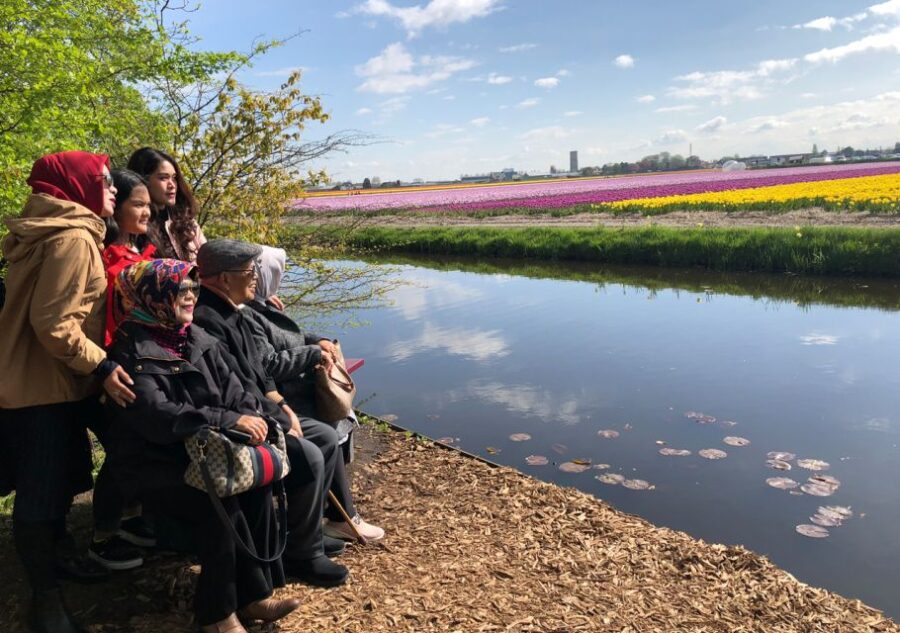 Amsterdam: Keukenhof Tulip Garden and Giethoorn Experience