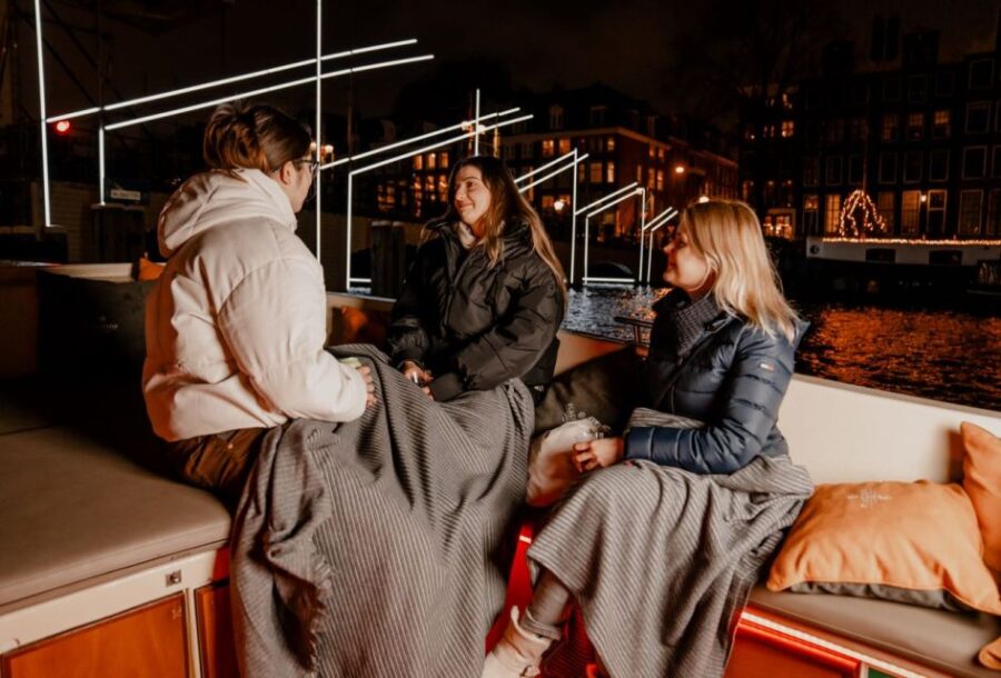 Amsterdam: Light Festival Boat With Unlimited Drinks & Snack