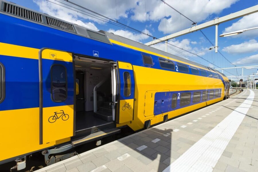Amsterdam: Train Transfer From/To Zaandijk Zaanse Schans