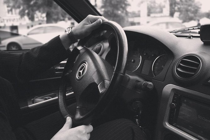 Arrival Private Transfer Honolulu Airport HNL to Beach Resorts by Executive Car