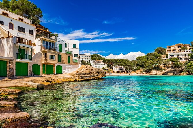 Arrival Private Transfers : Mallorca Airport PMI to Palma in Business Car