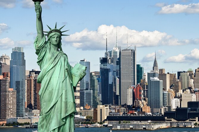 Arrival Transfer: New York Airport JFK to New York in SUV