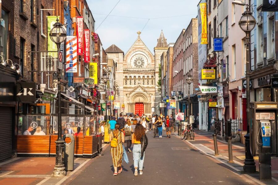 Blend & Savor: Dublin Whiskey Experience on Foot