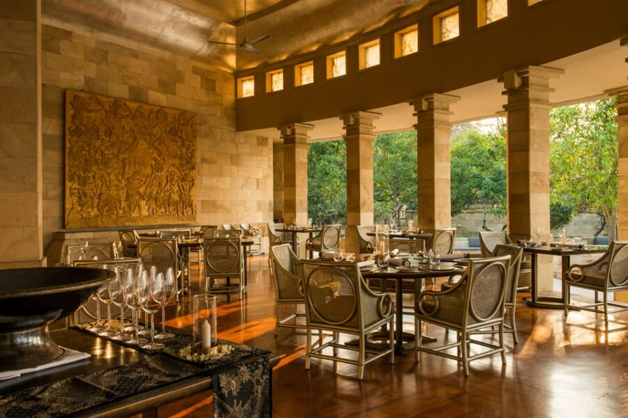 Borobudur Sunrise With Entry Fee and Luxurious Breakfast