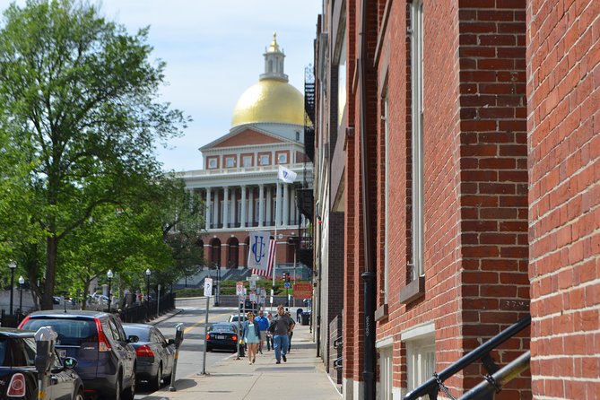 Boston Revolutionary War: at Your Own Pace. an Audiovisual Walking Tour.