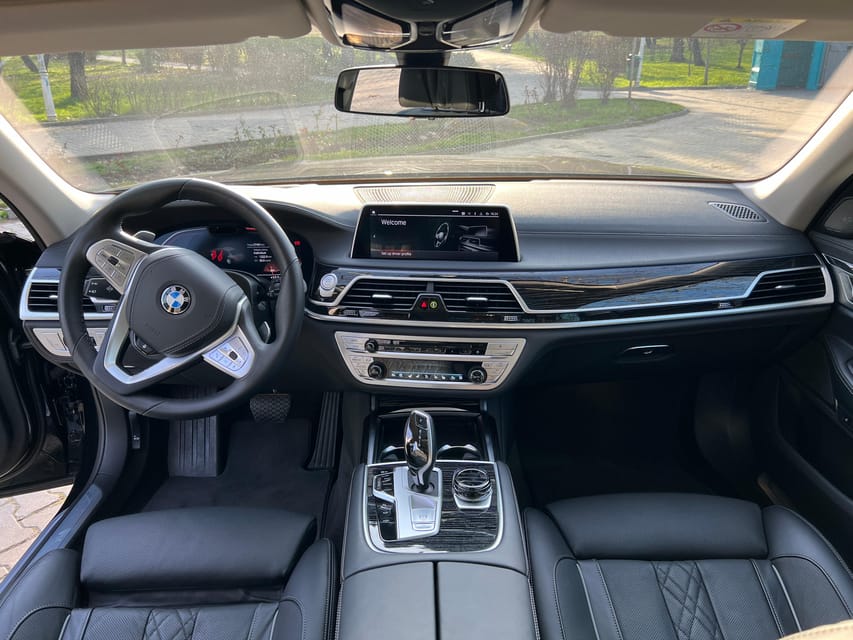 Bucharest: Bran Castle Day Trip With BMW 7 Series