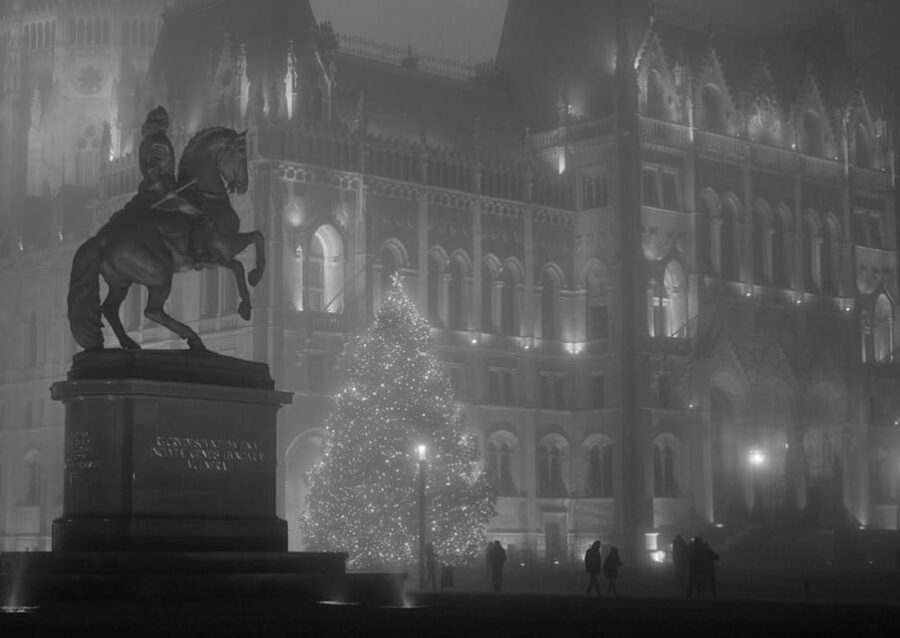 Budapest Nightfall Photo Tour: Hidden Places & Restaurants
