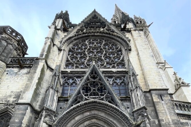 Caen Scavenger Hunt and Sights Self-Guided Tour