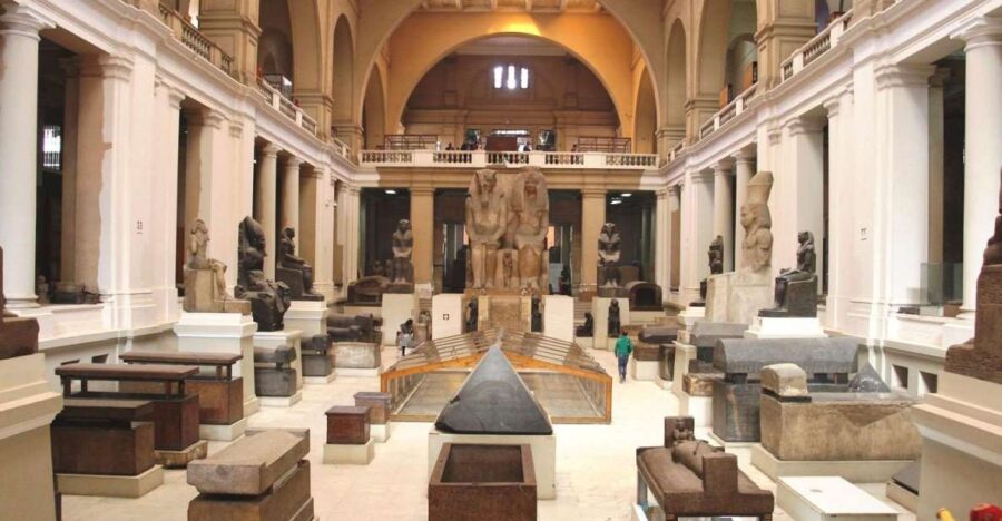 Cairo: Pyramids and Museum on Private Tour