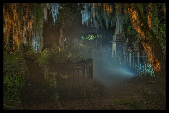 Charleston Family & Child-Friendly Nighttime Ghost Tour With Unitarian Graveyard