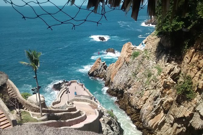 Cliff Divers at La Quebrada Lunch Drinks & Shopping & More Drinks