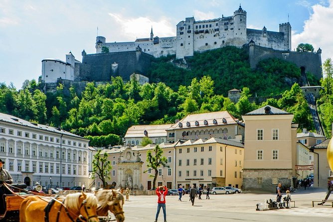 Daily Door-To-Door Shared Shuttle Service From Salzburg to Cesky Krumlov