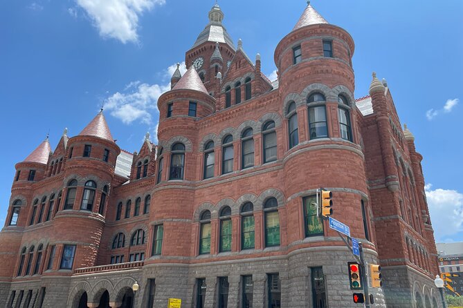 Dallas in Wonderland: A Self-Guided Walking Tour of Dallas - Discovering the Architecture of the Downtown District