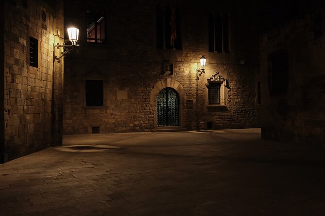 Dark History and Legends Night Walk of Gothic Quarter