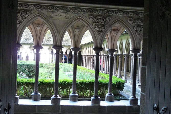 Day-Trip With Personal Guide in Mont Saint-Michel From Paris With Private Car