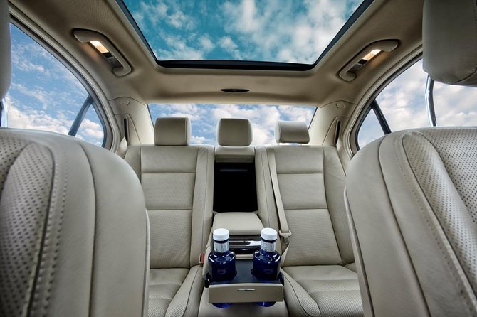 Departure by Luxury Sedan From DENver City to DENver Airport DEN