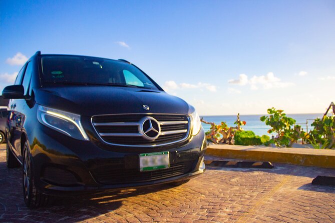 Departures in Mercedes Benz From Puerto Morelos to Cancun Airport