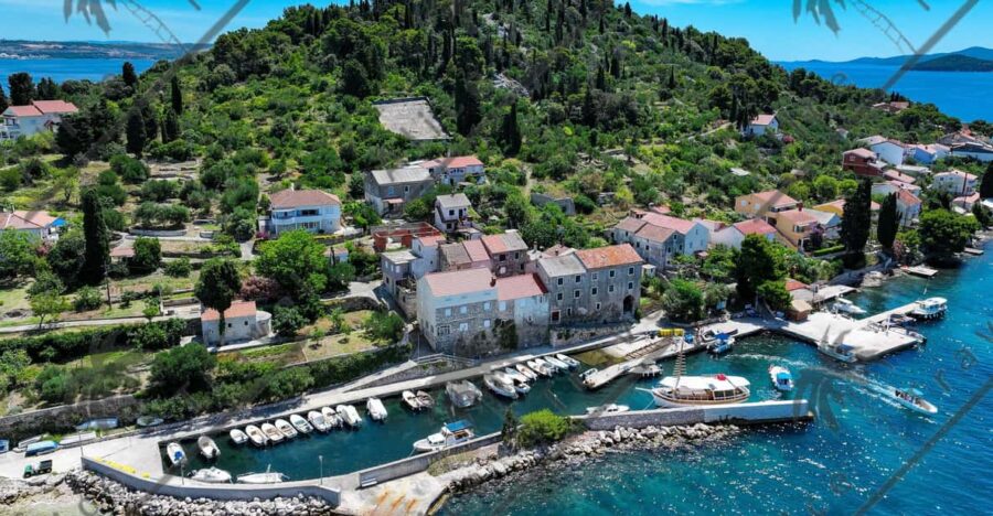 Discover a Real Vibe of Croatia on a Speedboat With Prosecco