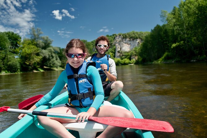 Discovery of the Cliffs of the Dordogne by Canoe Near Sarlat