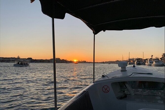 Electric Picnic Boat Rental in Newport Harbor for 8 Passengers