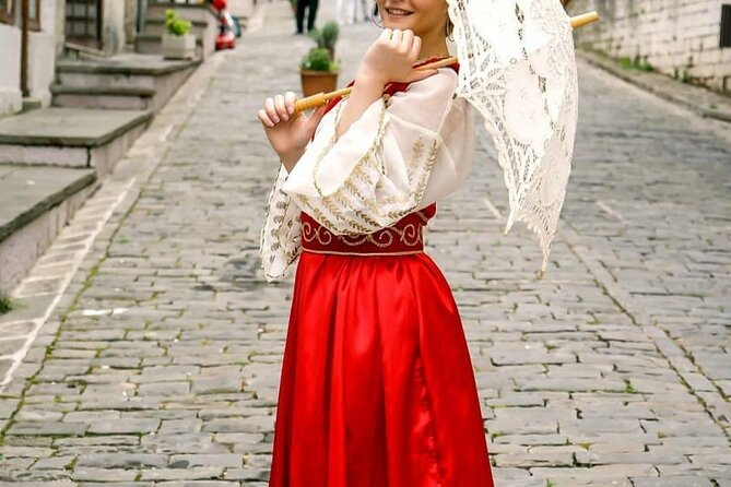 Enjoy the Bazaar in Traditional Costumes