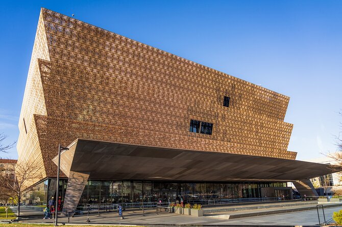 Essential Smithsonian Tour With NMAAHC Timed Entry