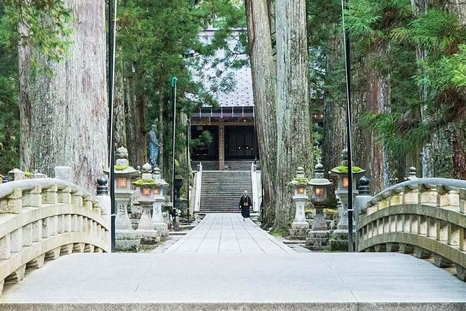 Experience in Wakayama – Koyasan and Shirahama Day Tour