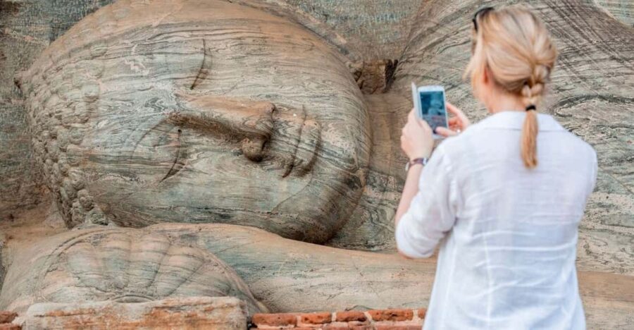 Fom Dambulla: Sigiriya Rock & Ancient City of Polonnaruwa