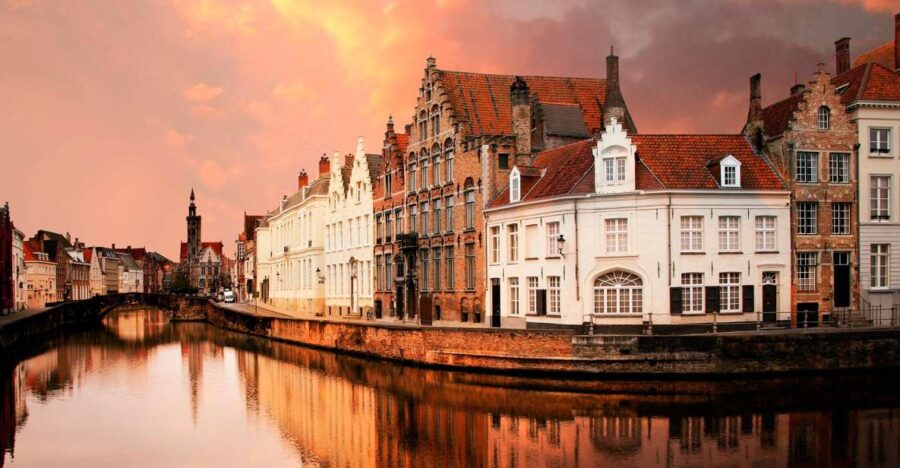 From Amsterdam: Day Trip to Bruges in Spanish