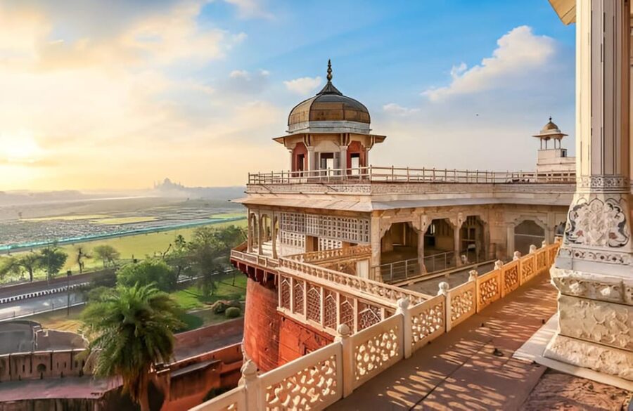 From Delhi: Taj Mahal, Agra Fort & Fatehpur Sikri Day Trip