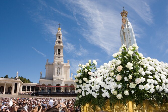 From Lisbon: Fátima, Batalha, Nazaré & Óbidos Full-Day Private Tour