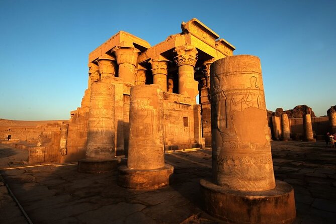 From Luxor: Overnight 5 Star Nile Cruise to Aswan With Guide