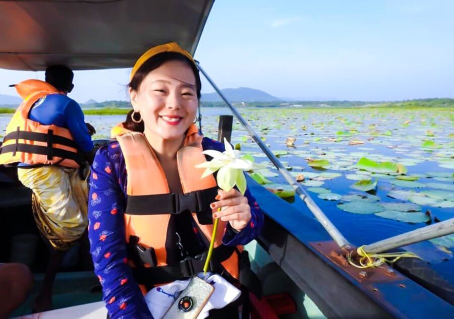 From Yala: Sunset Lake Boat Tour and Beach BBQ Dinner