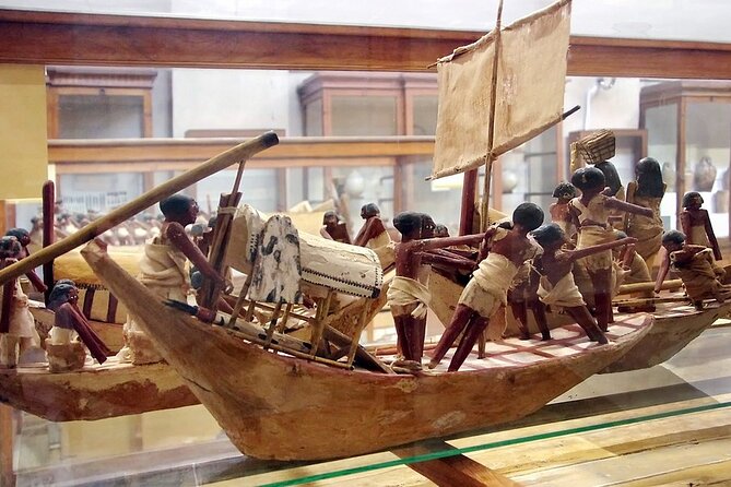 Full-Day Private Guided Tour From Cairo to Giza Pyramids and Egyptian Museum
