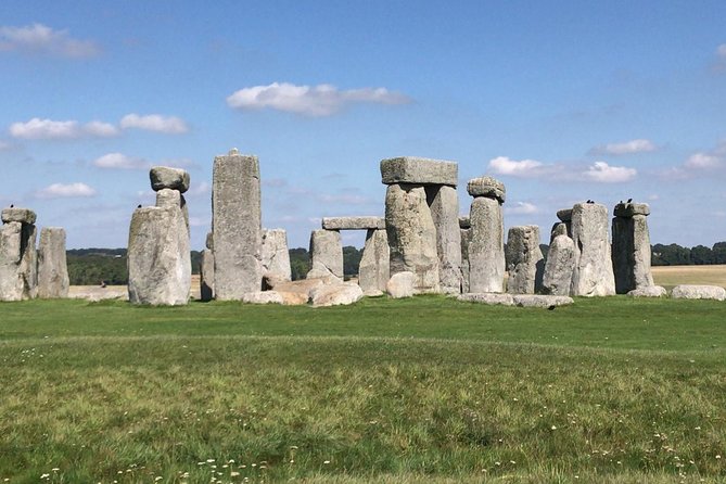 Full-Day Private Tour to Salisbury, Stonehenge and Woodhenge