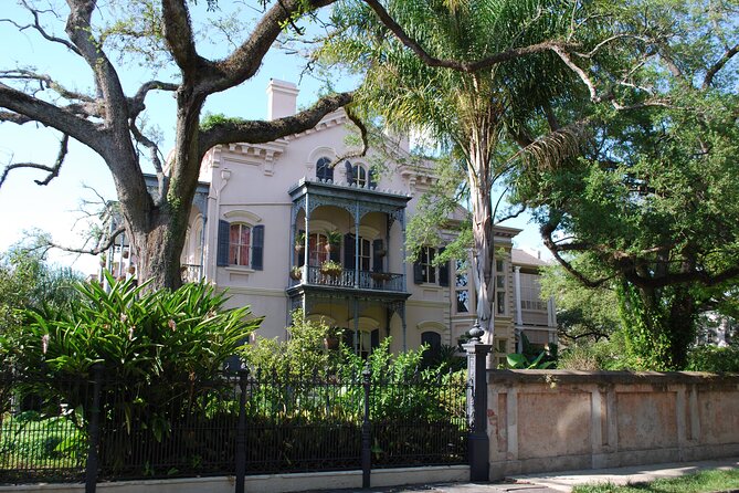 Garden District Tour Review: A Unique Experience