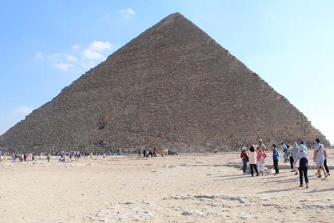 Giza Pyramids and Egyptian Museum Stopover Tour