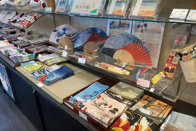 Gourmet and Historical Tour in Enoshima