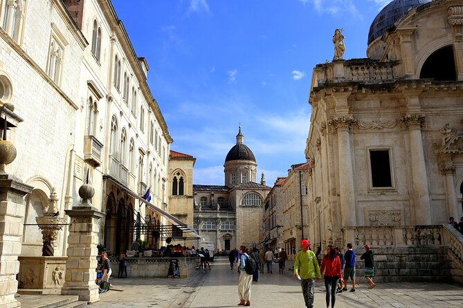 Group Tour Awakening of Dubrovnik and First Morning Coffee