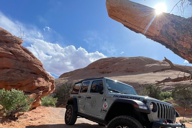 Hell’s Revenge Private 4×4 Guided Jeep Experience in Moab