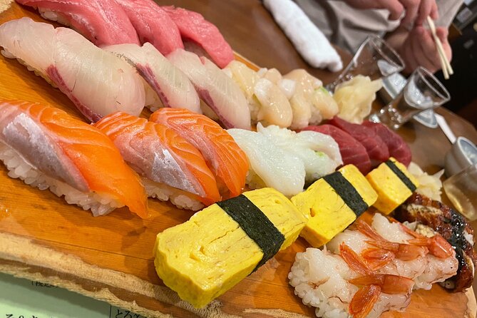 Hidden Local Tokyo Night: Sushi, Sake and Karaoke Tour