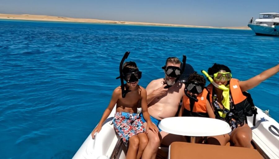 Hurghada: Nemo Island Speedboat Tour With Snorkeling & Lunch