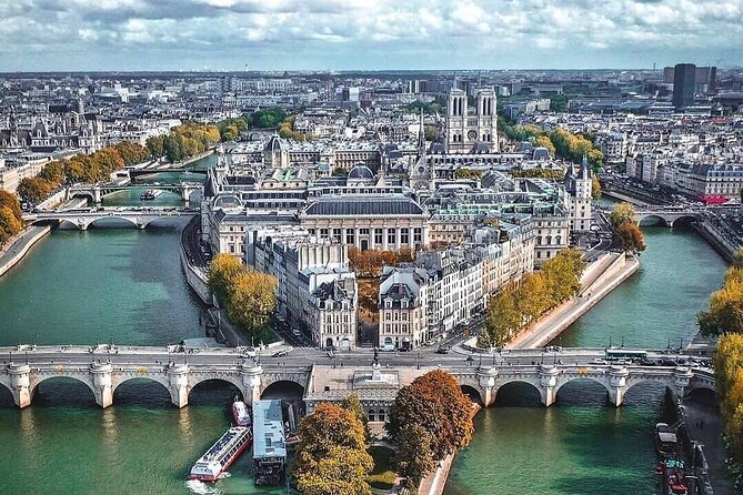Île De La Cité Tower With Skip the Line Entry to Sainte-Chapelle